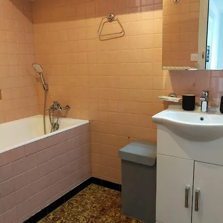 Maison Proche Lac, Velos, Parking *